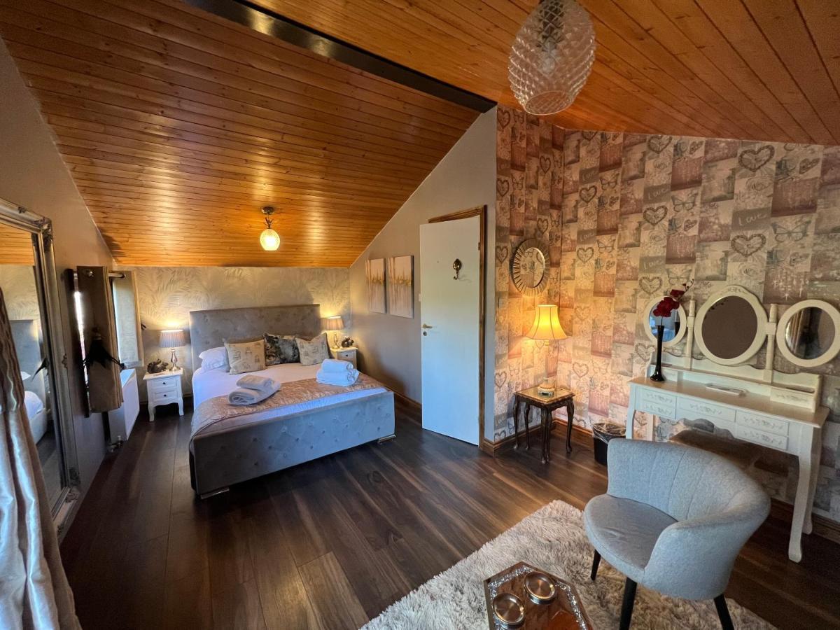 Squirrel Lodge At Owlet Hideaway - With Hot Tub, Near Γιορκ Εξωτερικό φωτογραφία